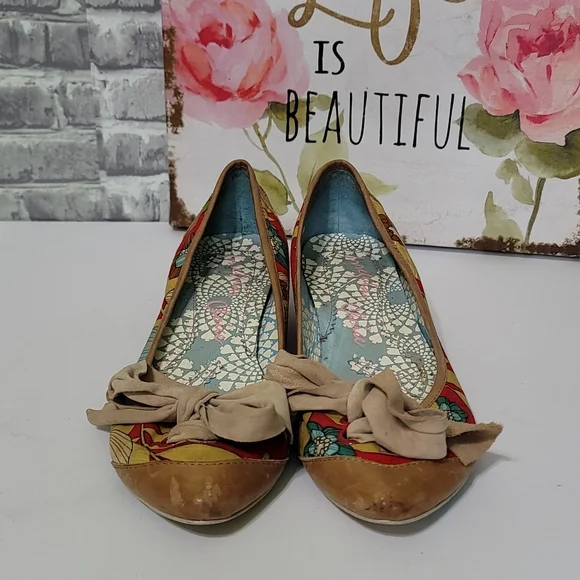Irregular Choice Vintage Floral Low Heel Pumps Top Bow - Picture 2 of 11